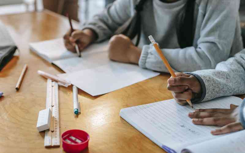 学生在进才中学的学业成绩和发展情况如何